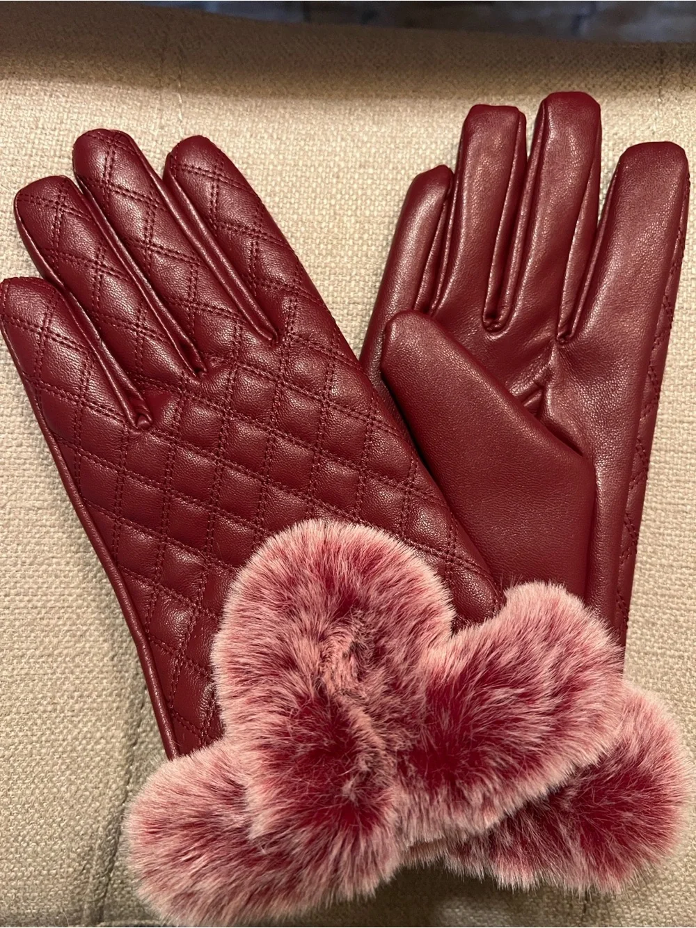 Quilted Vegan Leather Women’s Burgundy Gloves with Faux Fur Cuffs NEW WITH TAGS